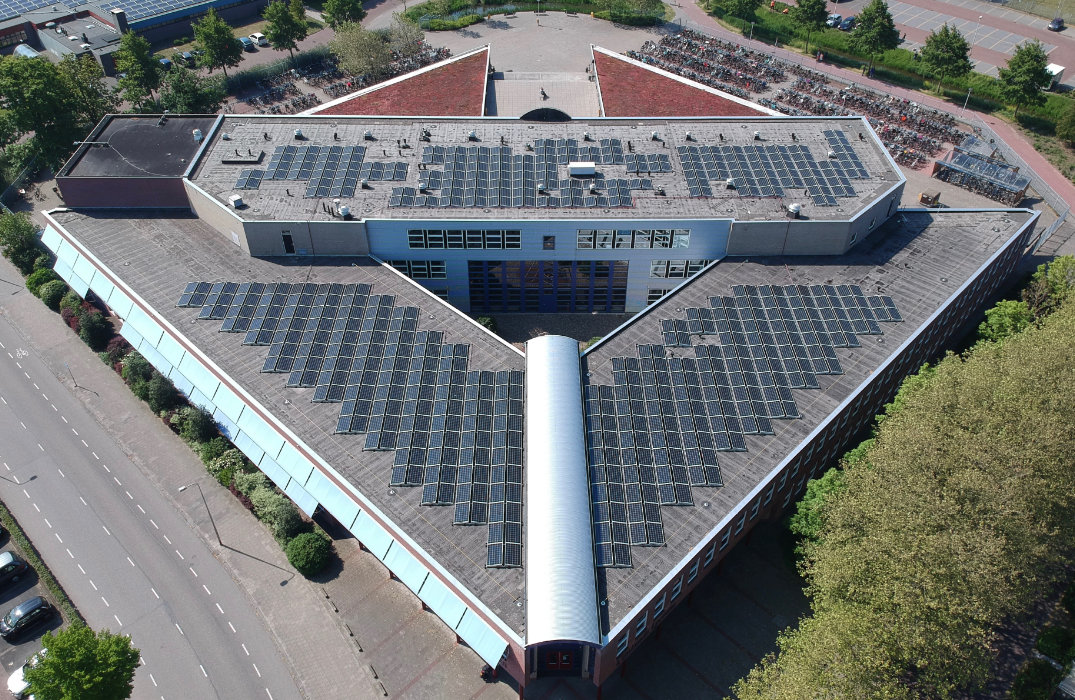 Rijnlands Lyceum installeert ruim 990 zonnepanelen